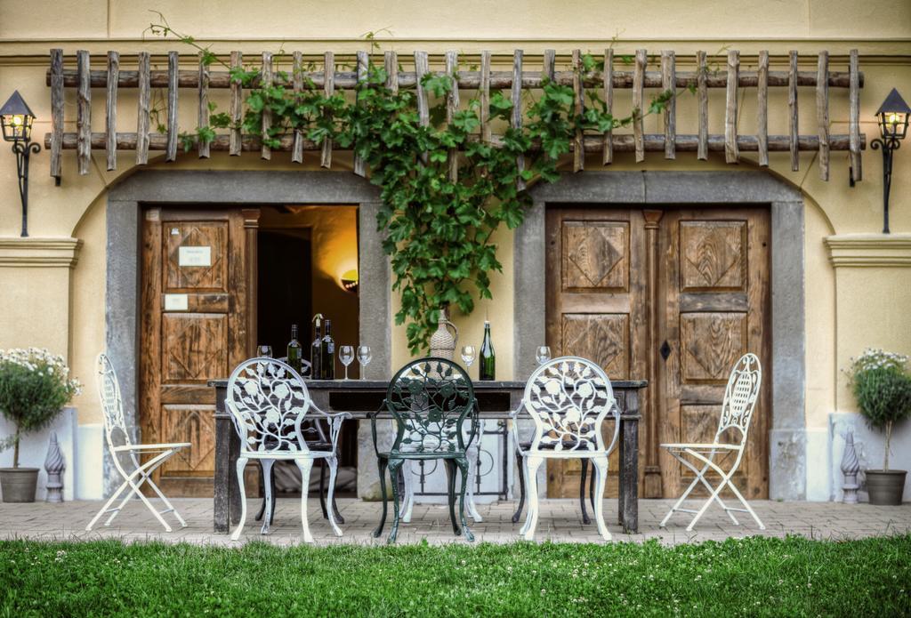 Chateau Ramšak, vineyard glamping resort Maribor Bagian luar foto